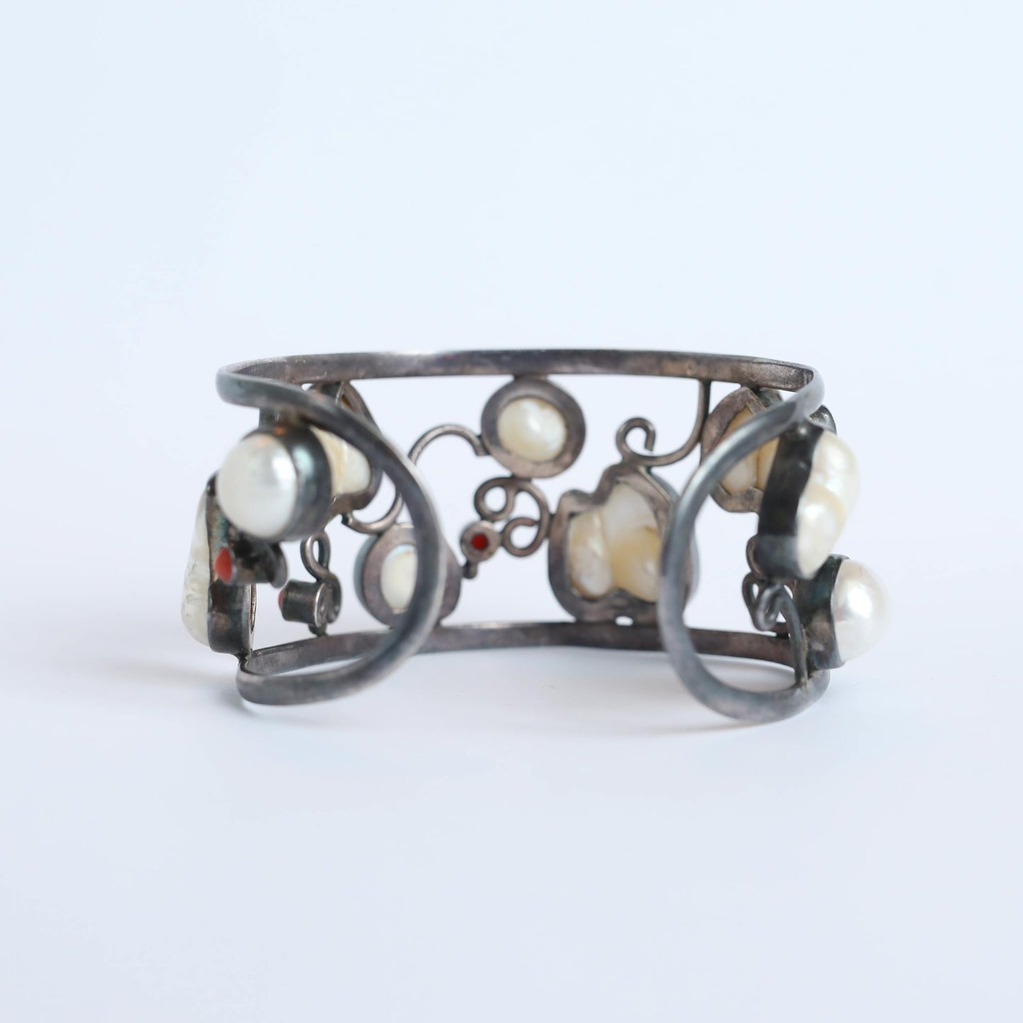 Handmade Silver Bracelet with wild pearls and red coral stones