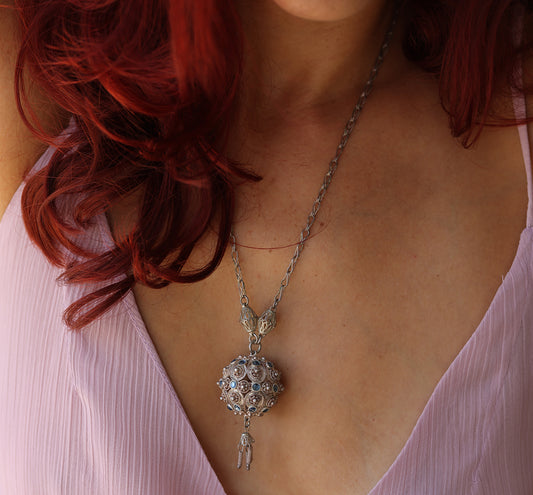 Vintage Israeli Silver Filigree Necklace with Blue Swarovski Crystals | 1940s–1950s