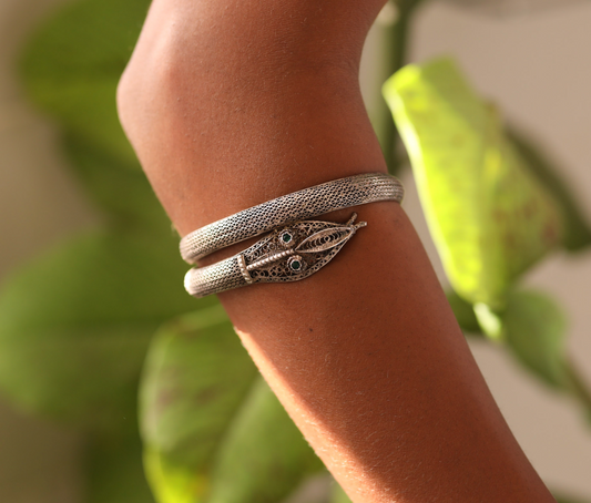 Antique snake 925 Silver Bracelet with green zircons