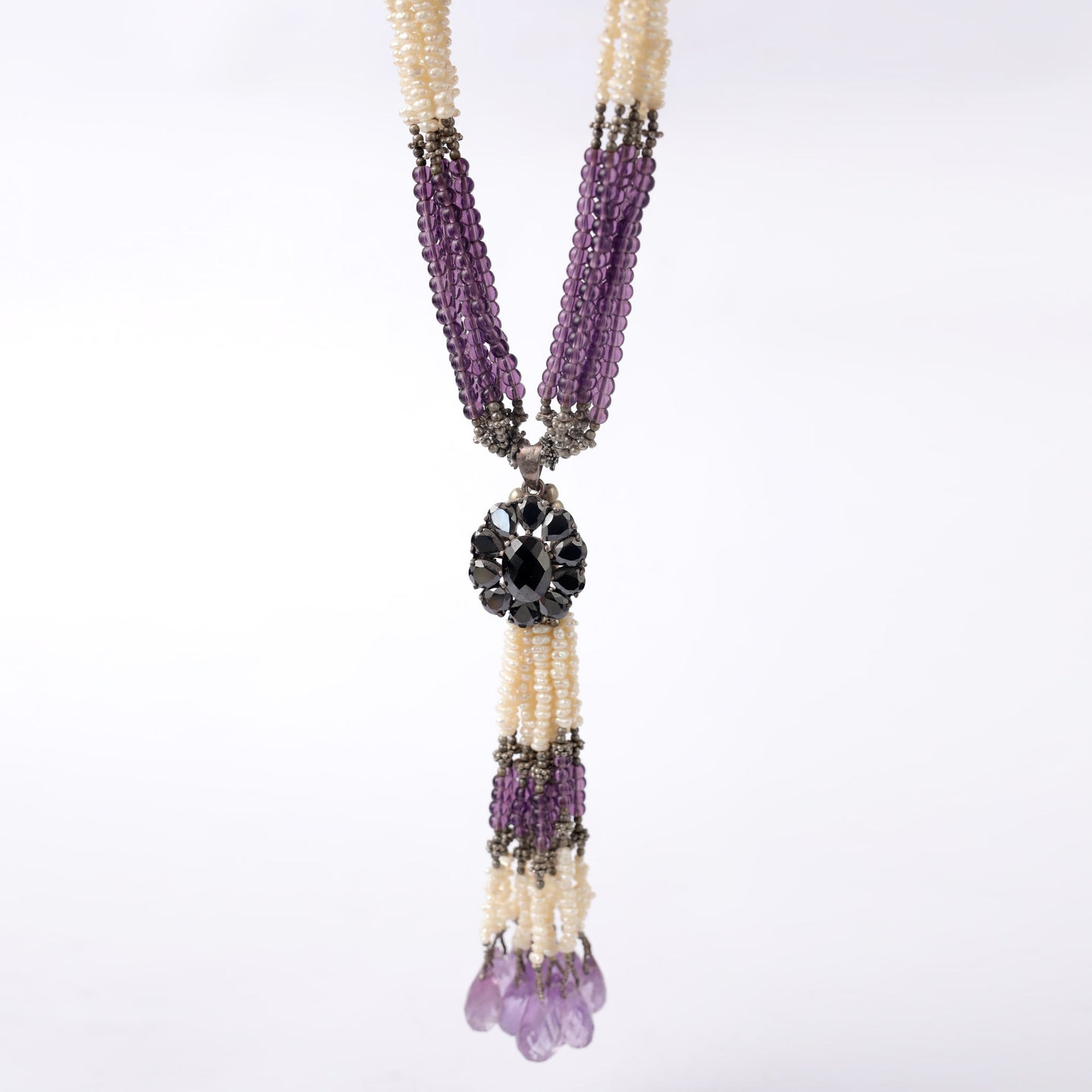 classical chain decorated with amethyst stones and real pearls