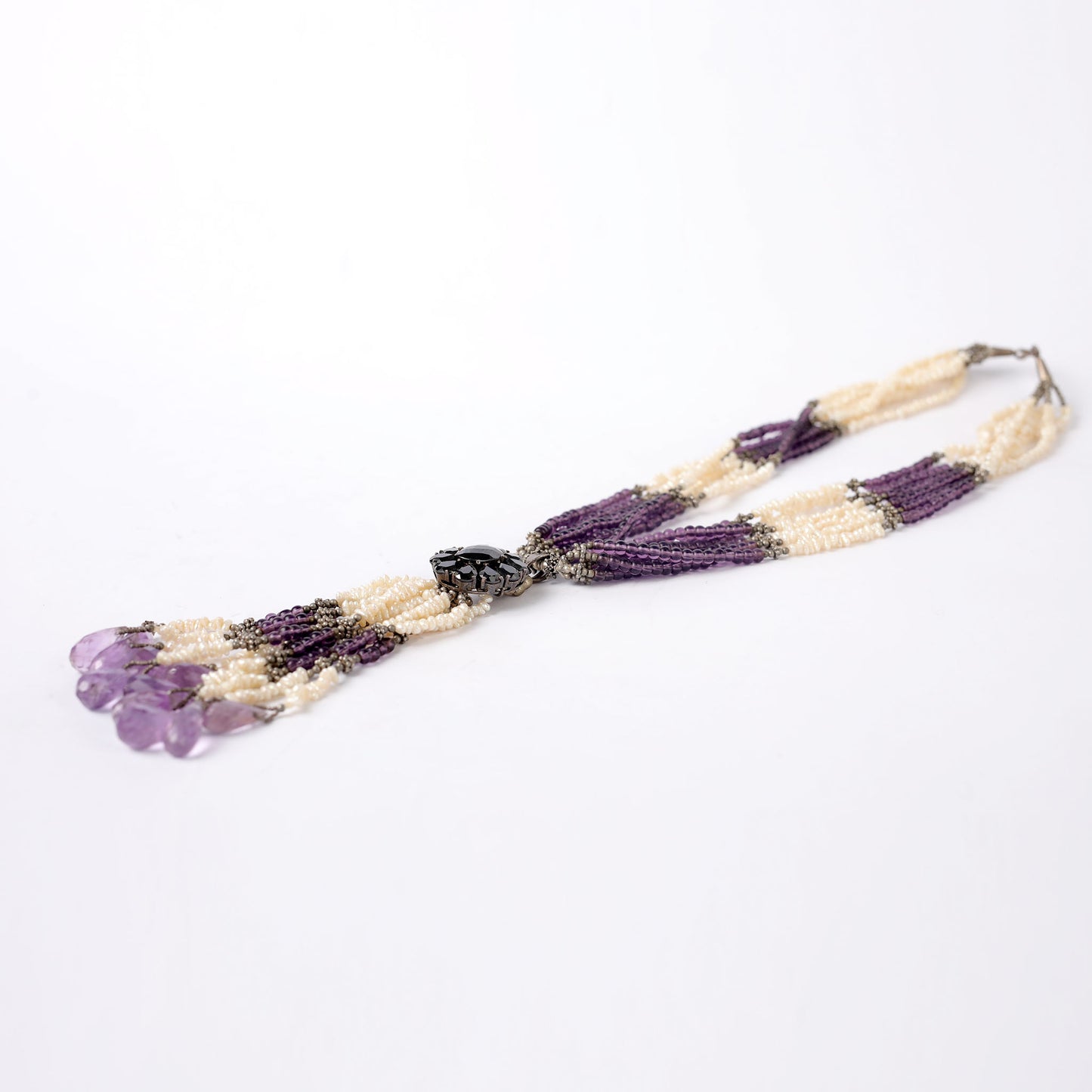 classical chain decorated with amethyst stones and real pearls