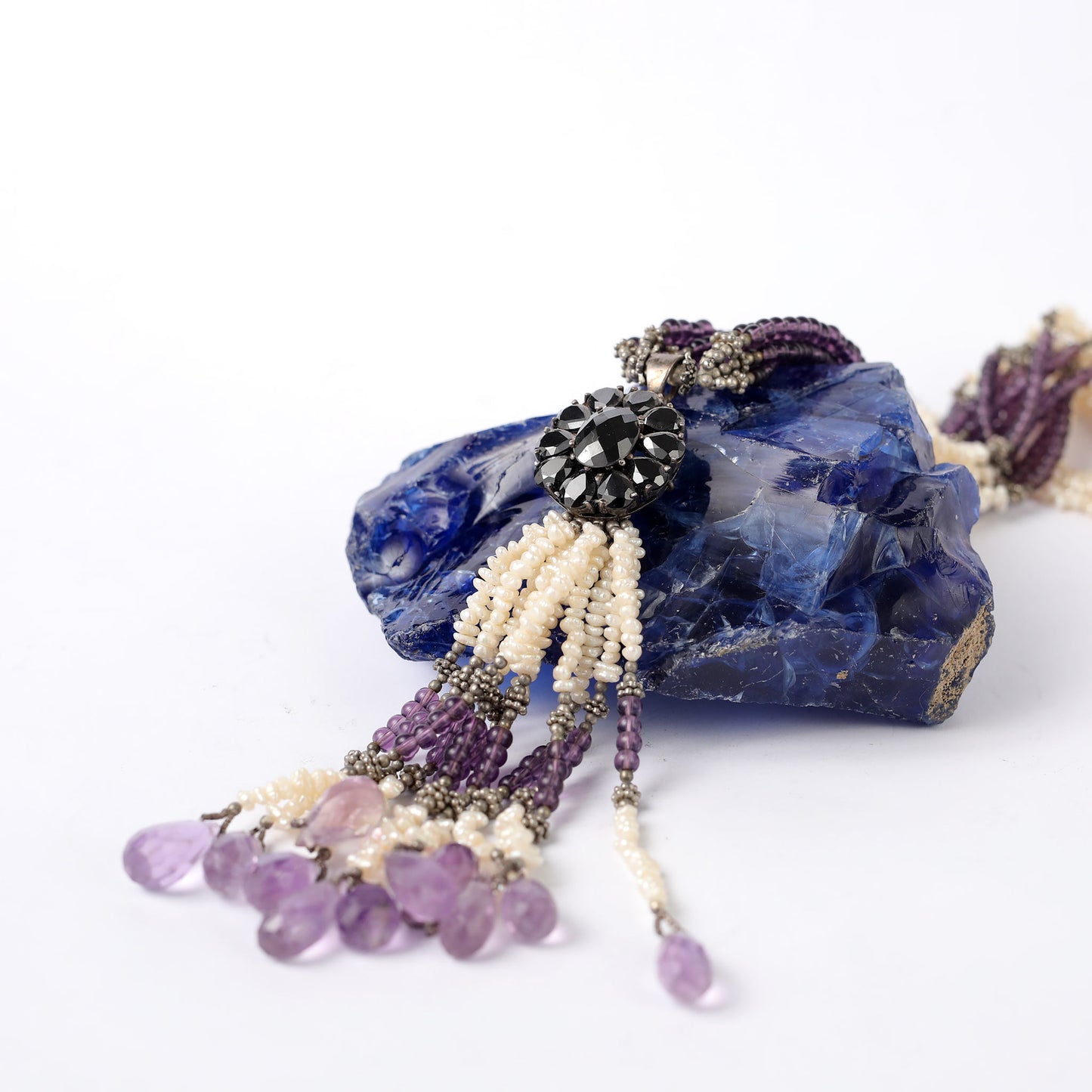 classical chain decorated with amethyst stones and real pearls