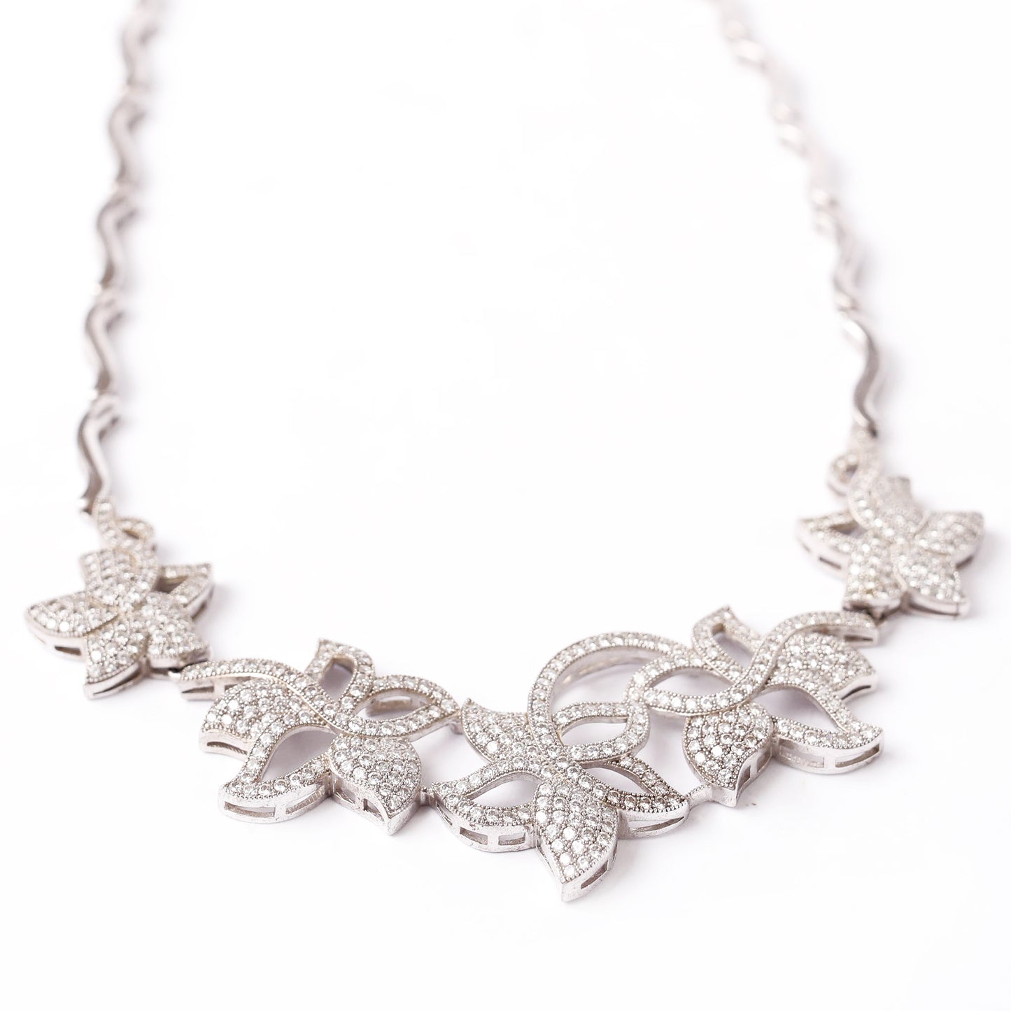 Modern Silver Floral Necklace With Micro-Sting  Zircons