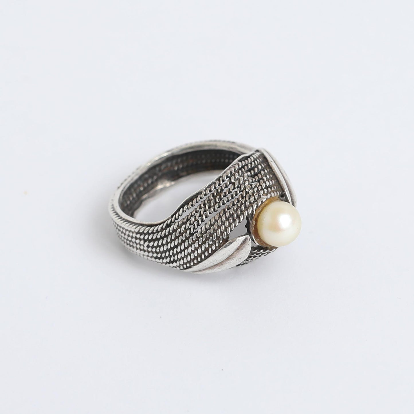 Elegant 1930s Vintage Silver Ring with Pearl Accent