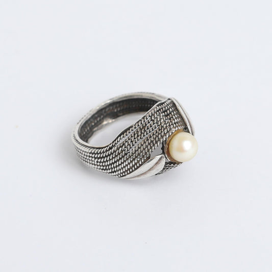 Elegant 1930s Vintage Silver Ring with Pearl Accent