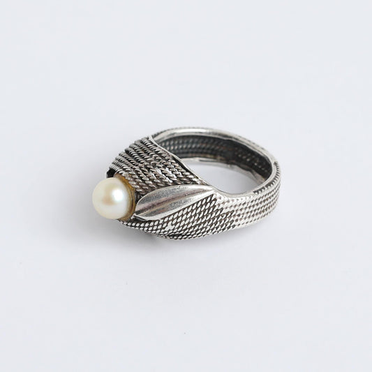 Elegant 1930s Vintage Silver Ring with Pearl Accent