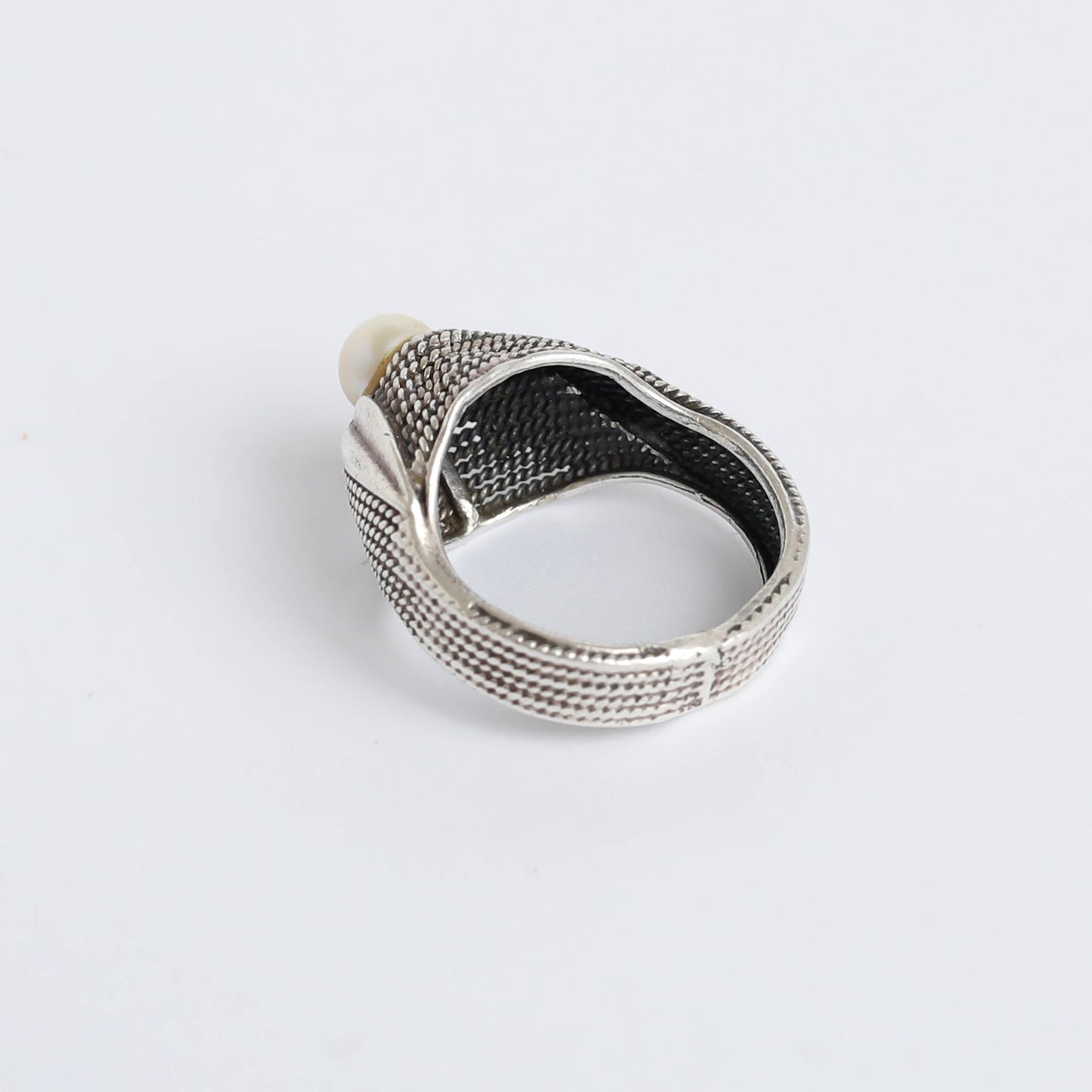 Elegant 1930s Vintage Silver Ring with Pearl Accent