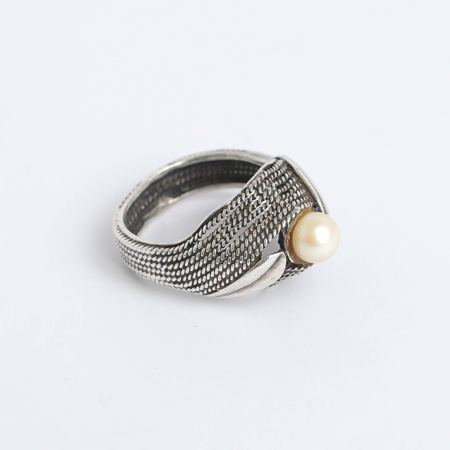 Elegant 1930s Vintage Silver Ring with Pearl Accent