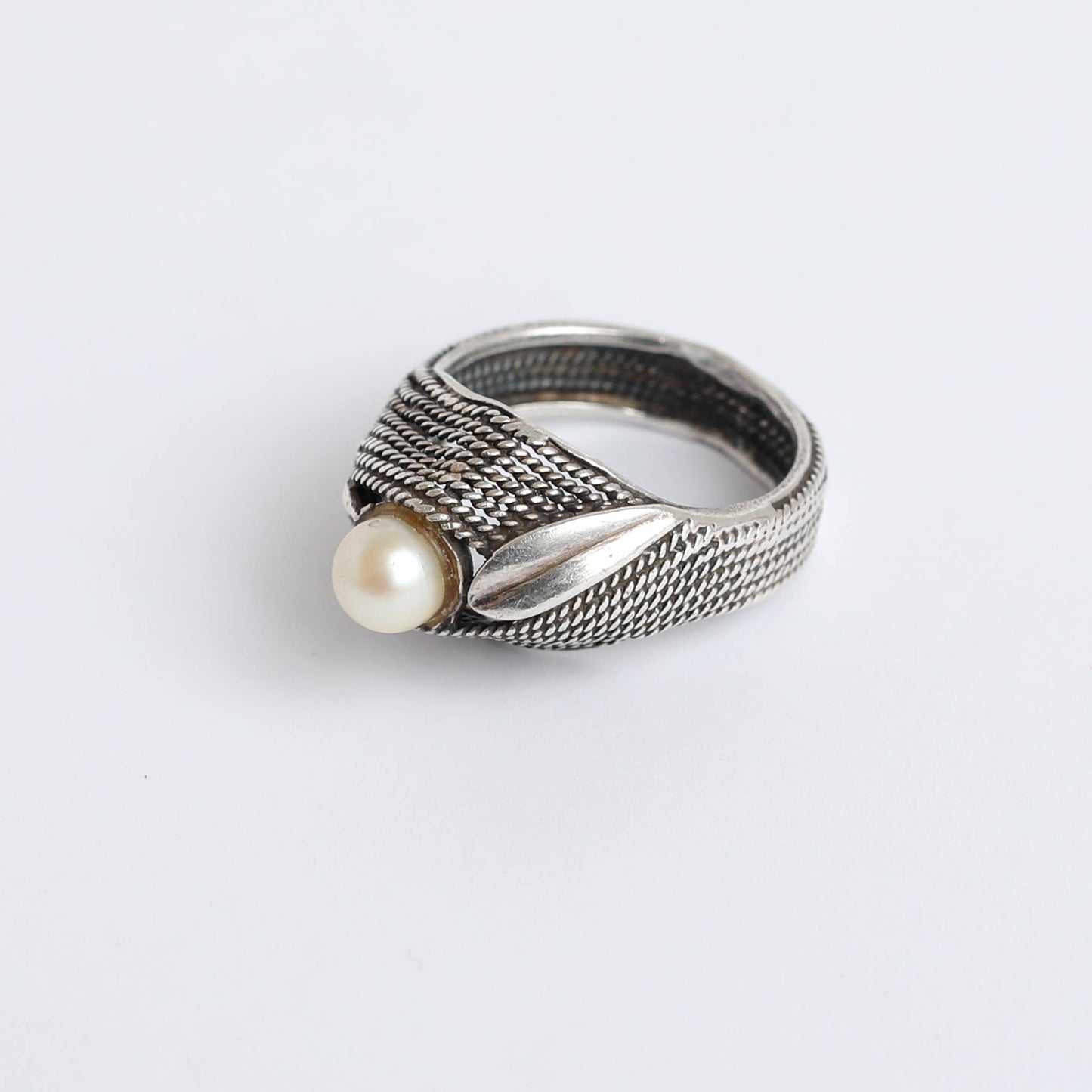 Elegant 1930s Vintage Silver Ring with Pearl Accent