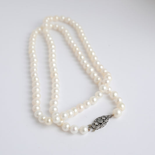 Vintage Pearl Necklace with Old-Cut Diamond Clasp – One of a Kind