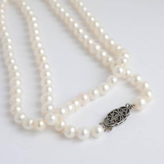 Vintage Pearl Necklace with Old-Cut Diamond Clasp – One of a Kind