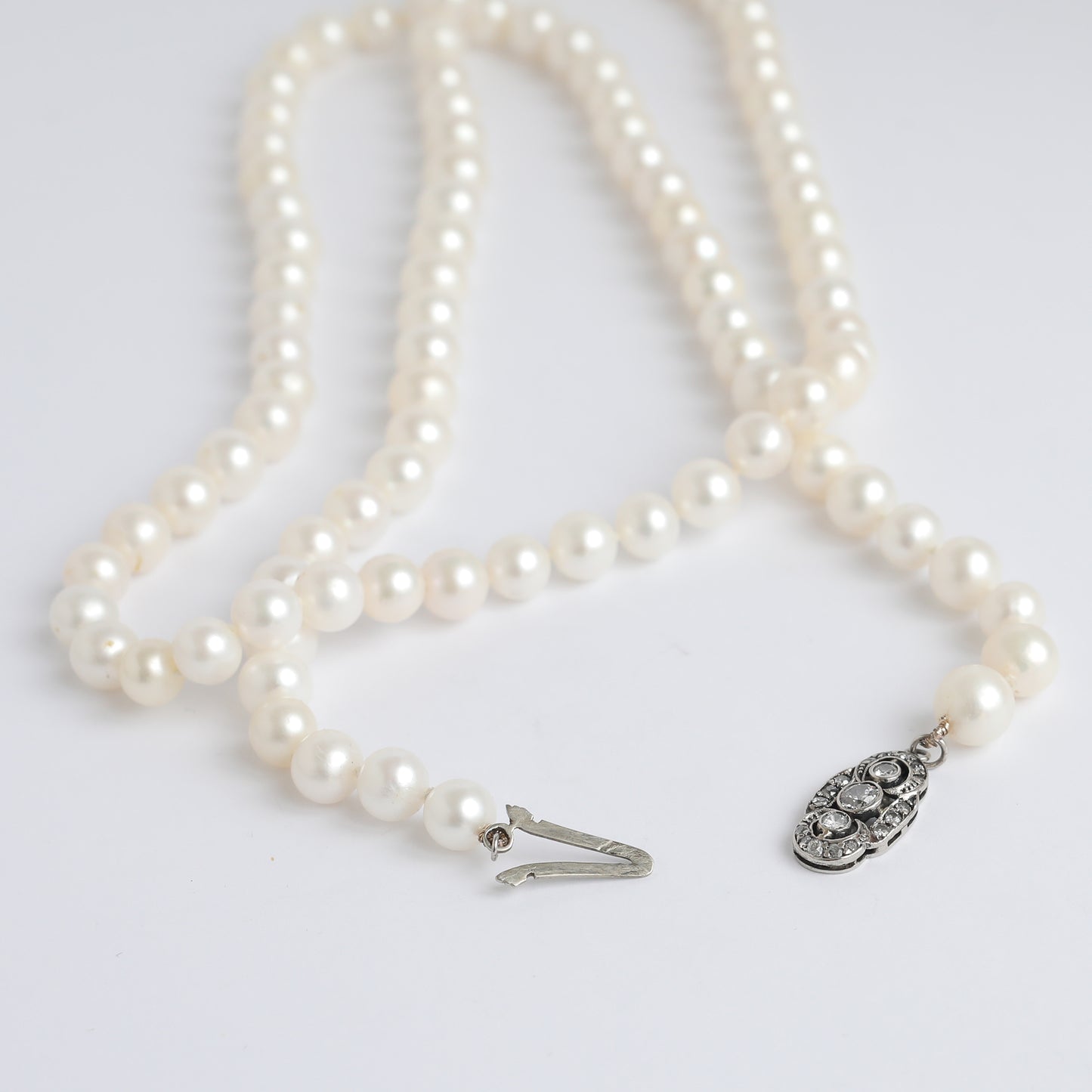 Vintage Pearl Necklace with Old-Cut Diamond Clasp – One of a Kind