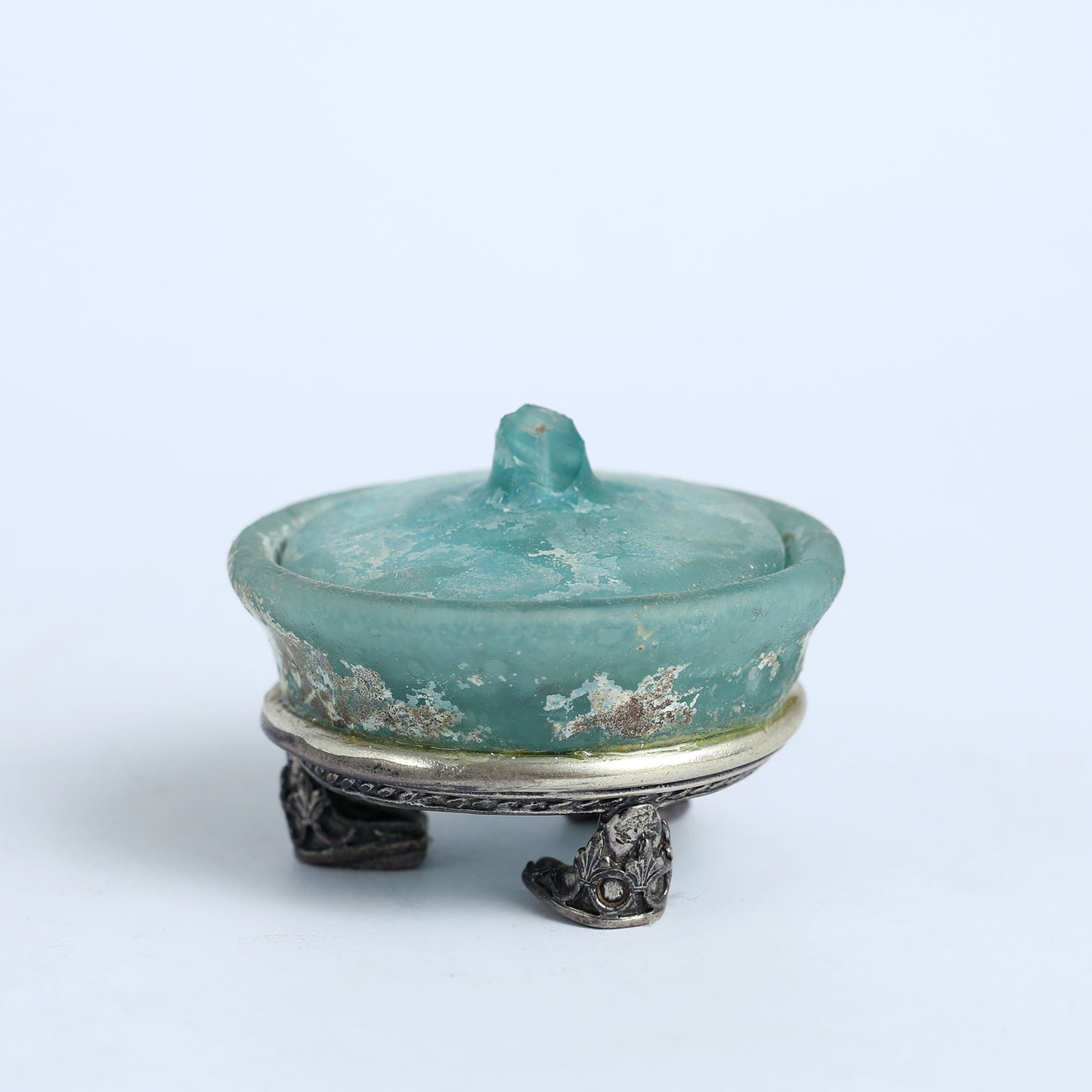 A rare Utanian silverware combined with ancient Roman glass